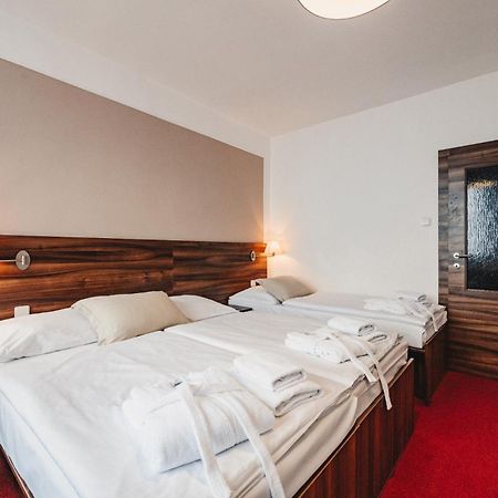 Hotel Palcat Табор Экстерьер фото