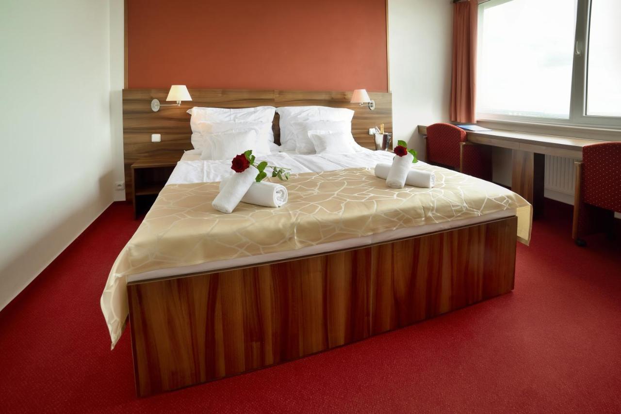 Hotel Palcat Табор Экстерьер фото