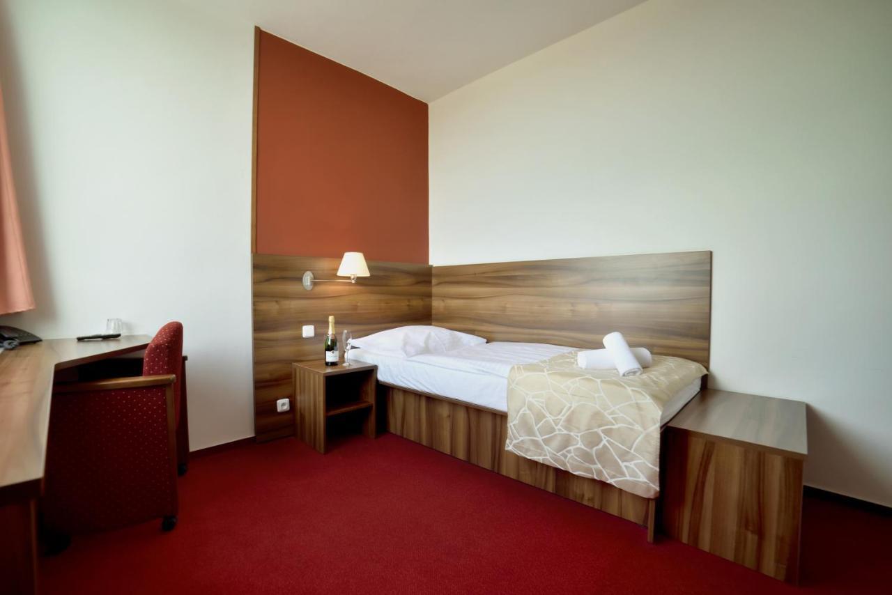 Hotel Palcat Табор Экстерьер фото